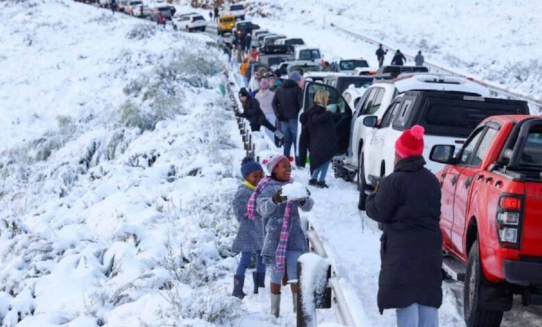 Snow Warning ‘Put blankets and food in your car, just in case’